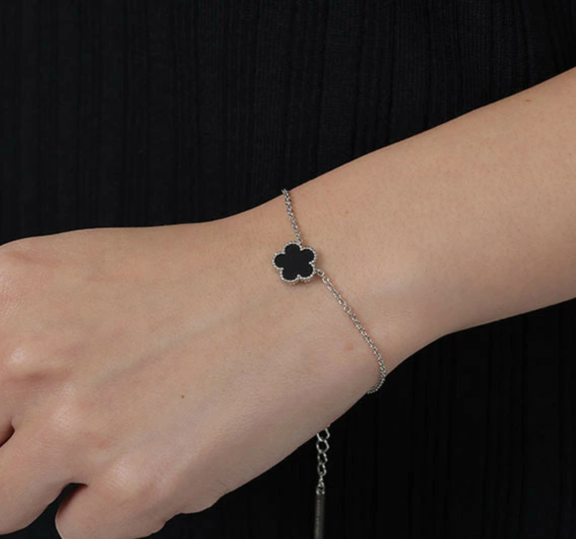日本直送MARY QUANT Classic Flower Bracelet