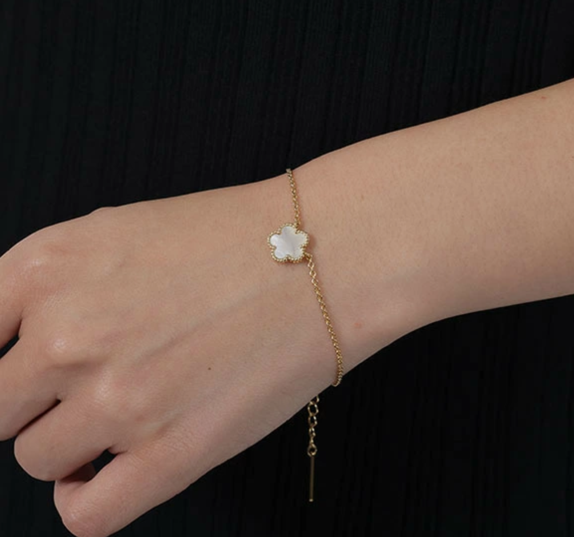 日本直送MARY QUANT Classic Flower Bracelet