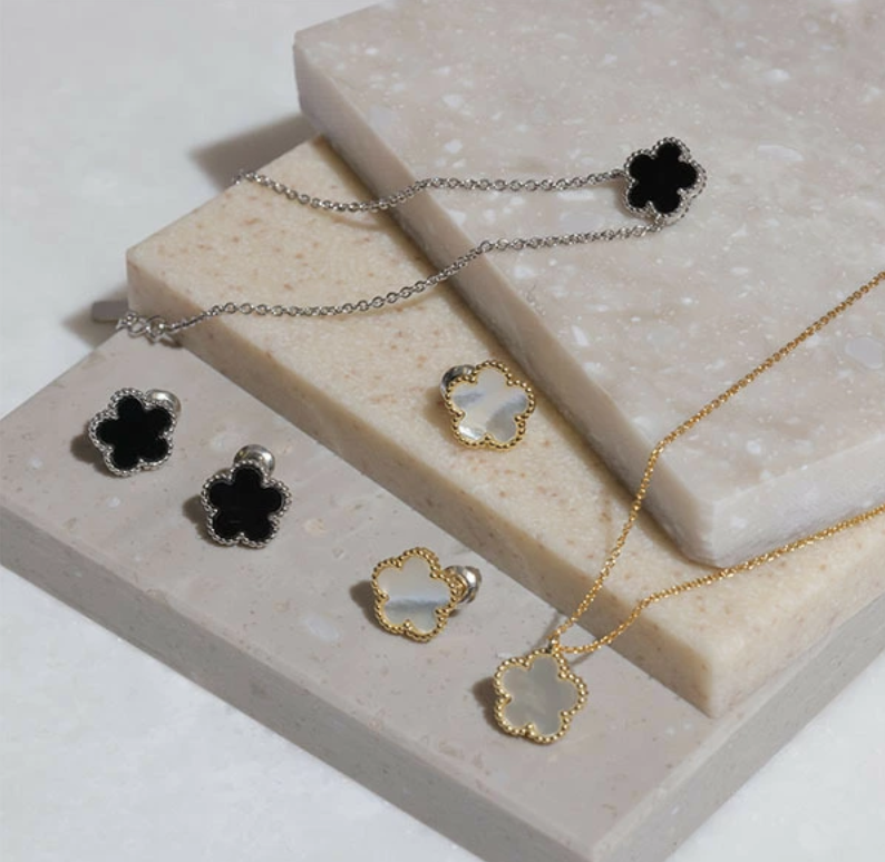 日本直送MARY QUANT Classic Flower Earrings / Necklace