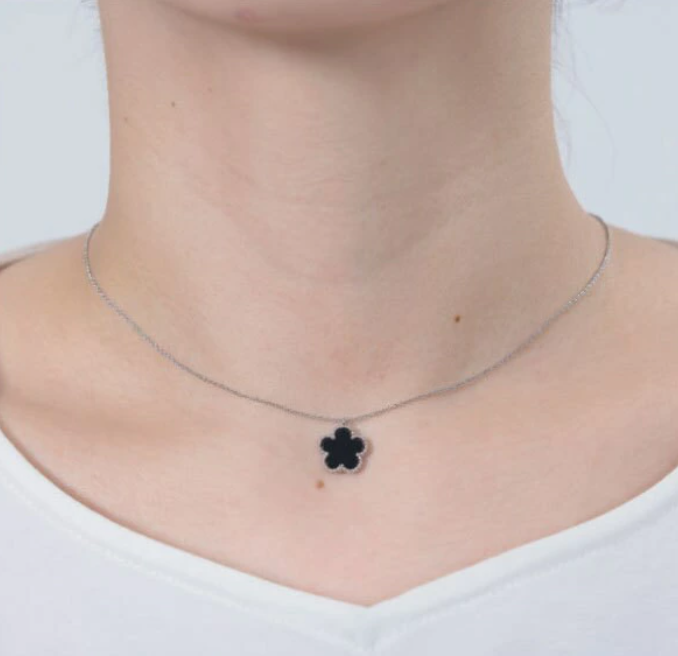 日本直送MARY QUANT Classic Flower Earrings / Necklace