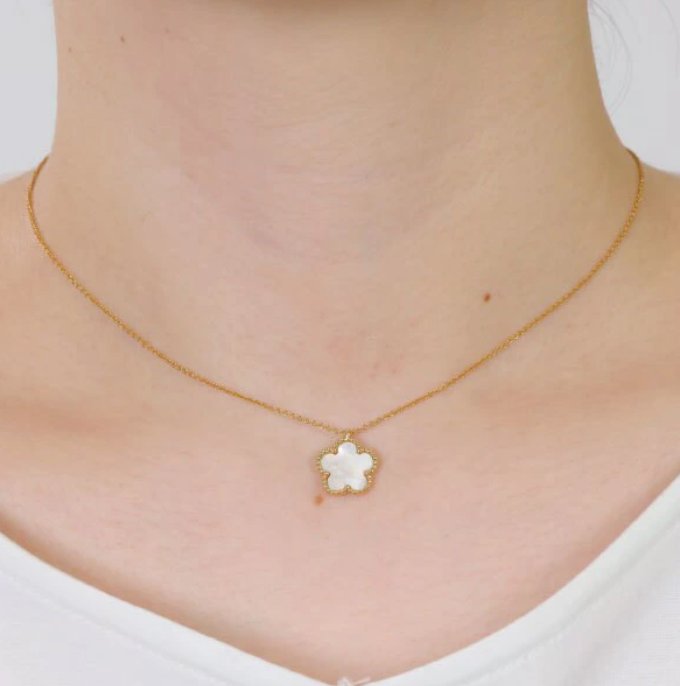 日本直送MARY QUANT Classic Flower Earrings / Necklace