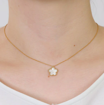 日本直送MARY QUANT Classic Flower Earrings / Necklace