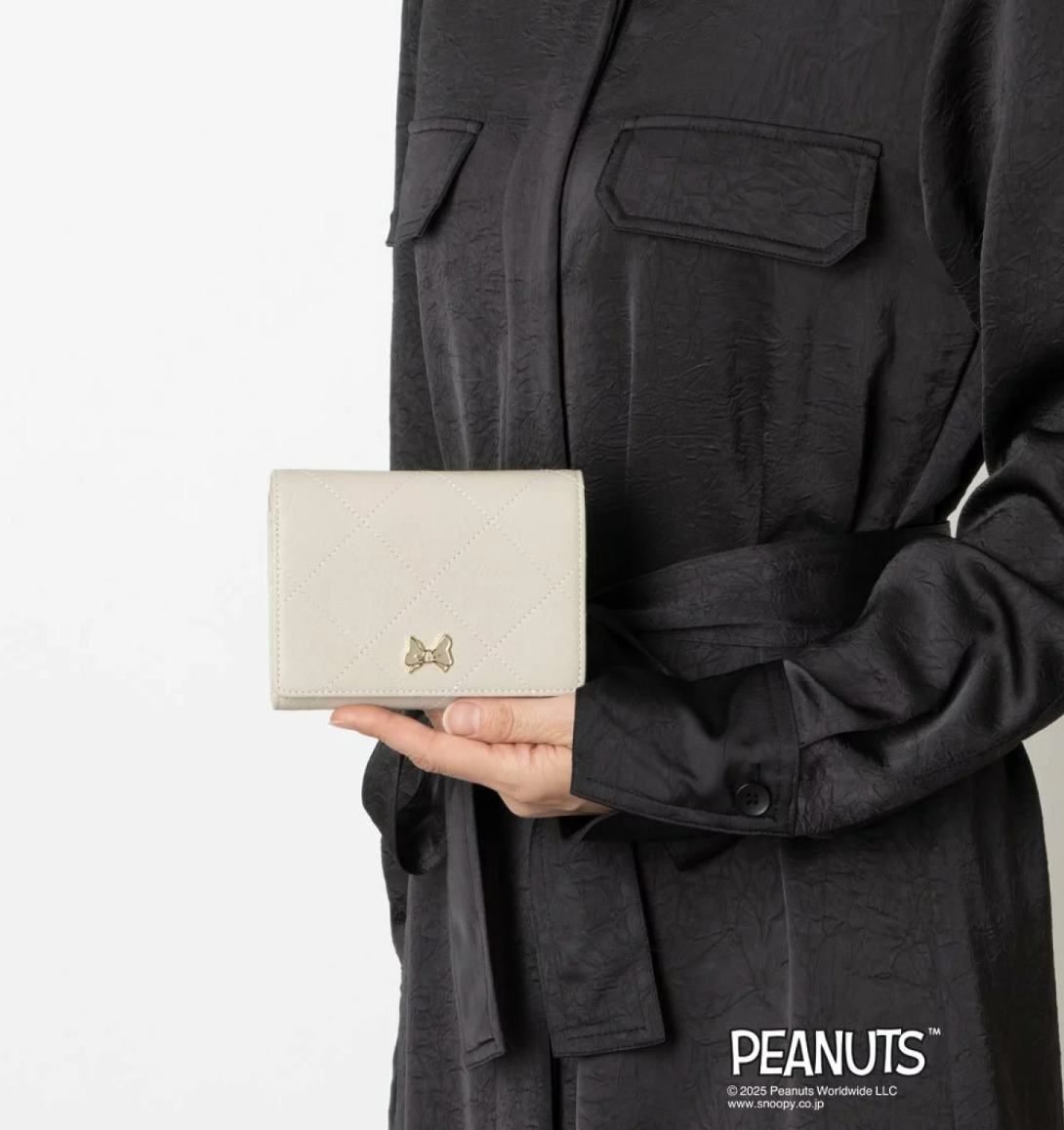 日本直送CLATHAS × PEANUTS Bi-Fold Wallet