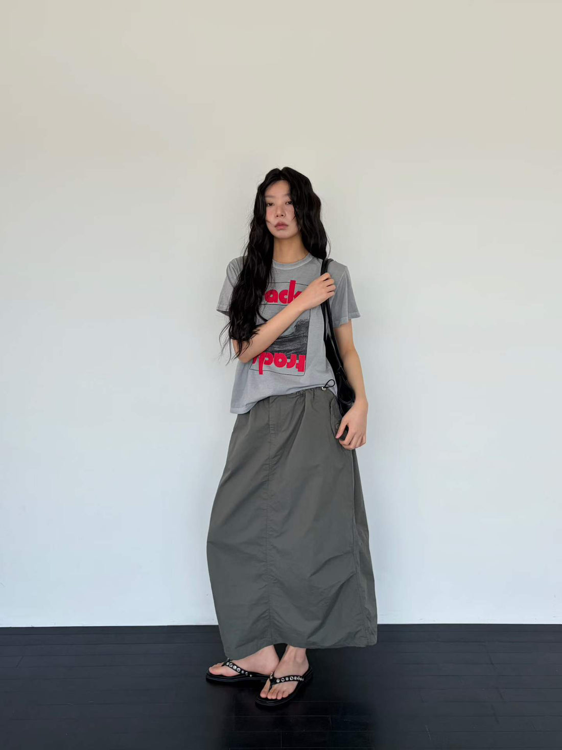 韓國直送Tracks" Inverted Graphic Tee / Skirt