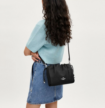 日本直送Coach Faye Drawstring Bag