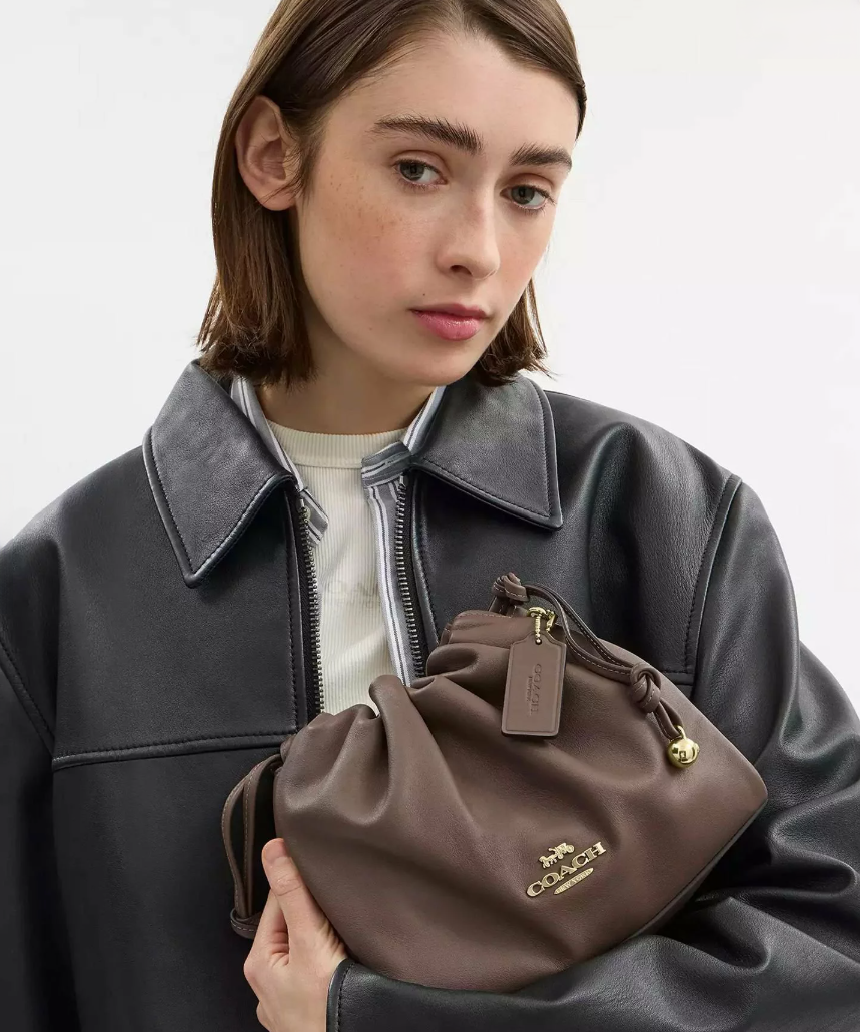 日本直送Coach Faye Drawstring Bag