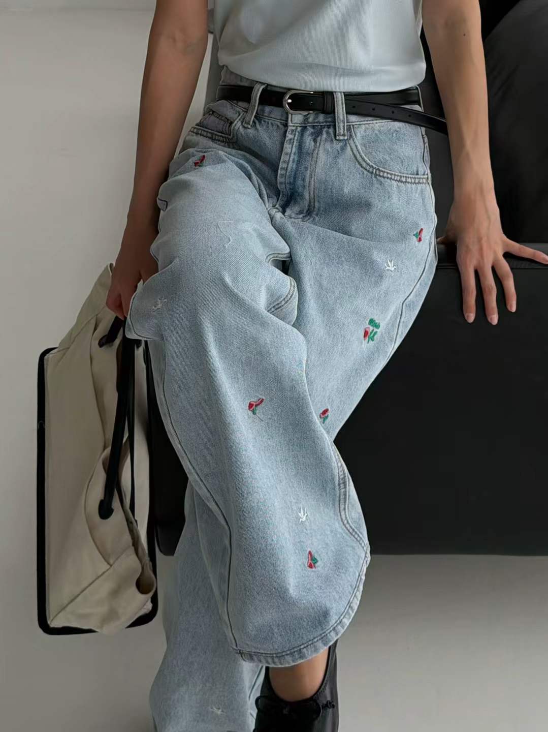 韓國直送Marie Sweetie Embroidered Wide-Leg Jeans