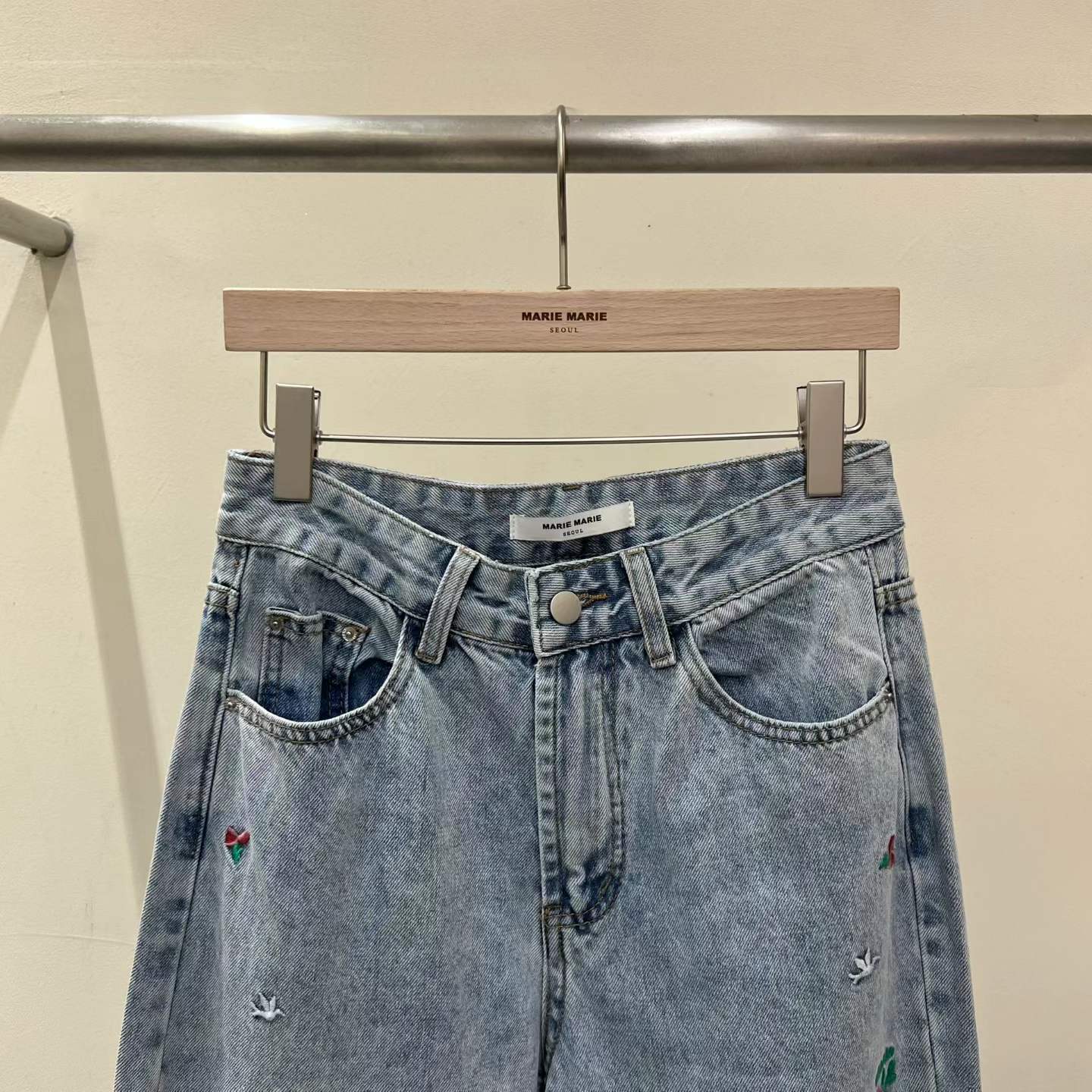 韓國直送Marie Sweetie Embroidered Wide-Leg Jeans