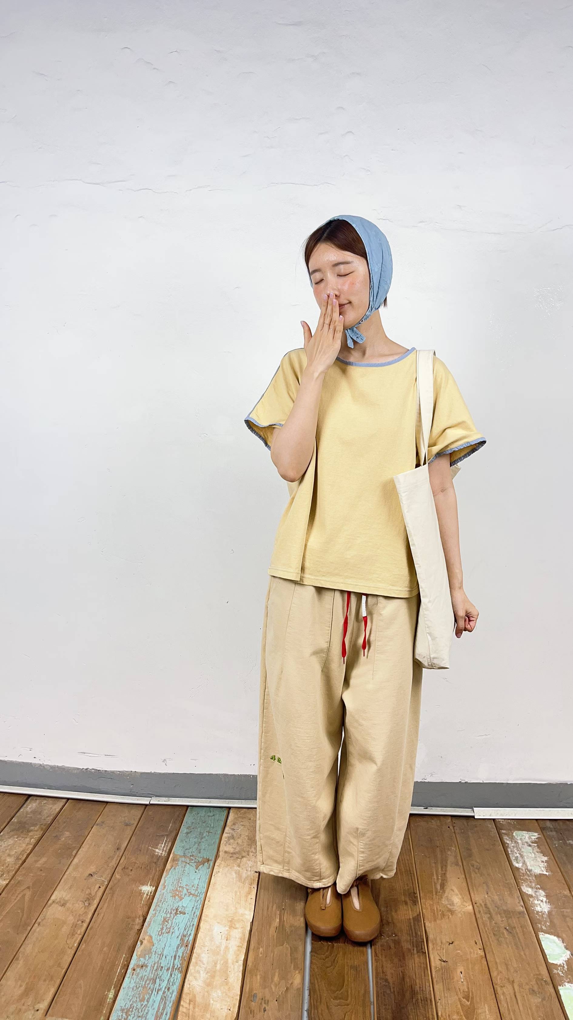Korean Direct Delivery Contrast Piping Boxy Tee