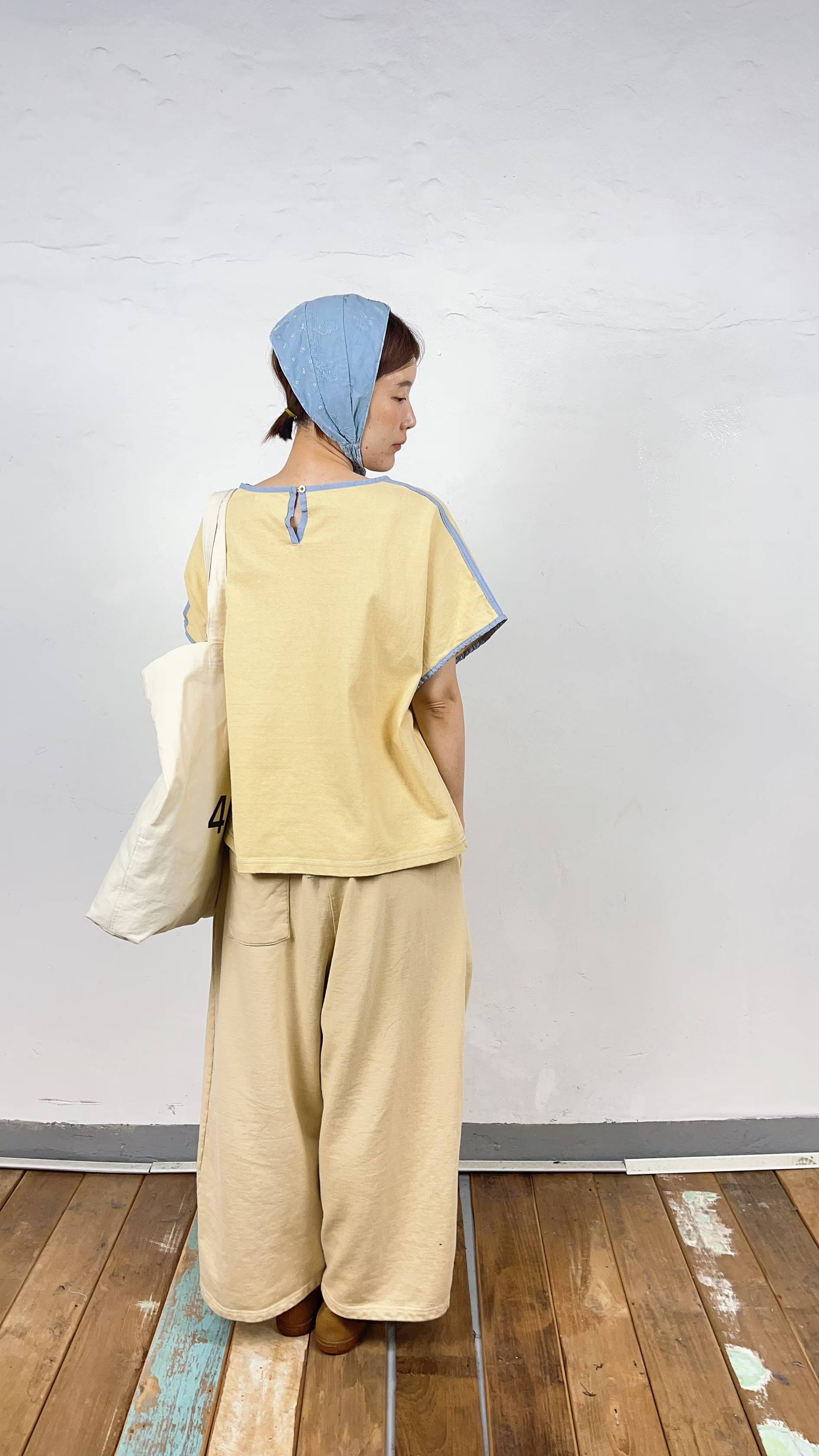 Korean Direct Delivery Contrast Piping Boxy Tee
