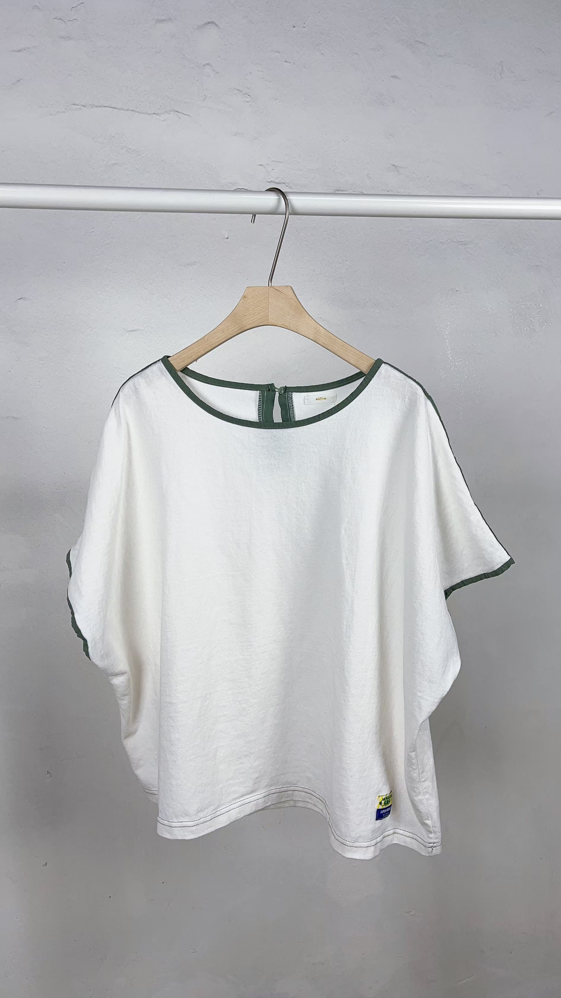 Korean Direct Delivery Contrast Piping Boxy Tee