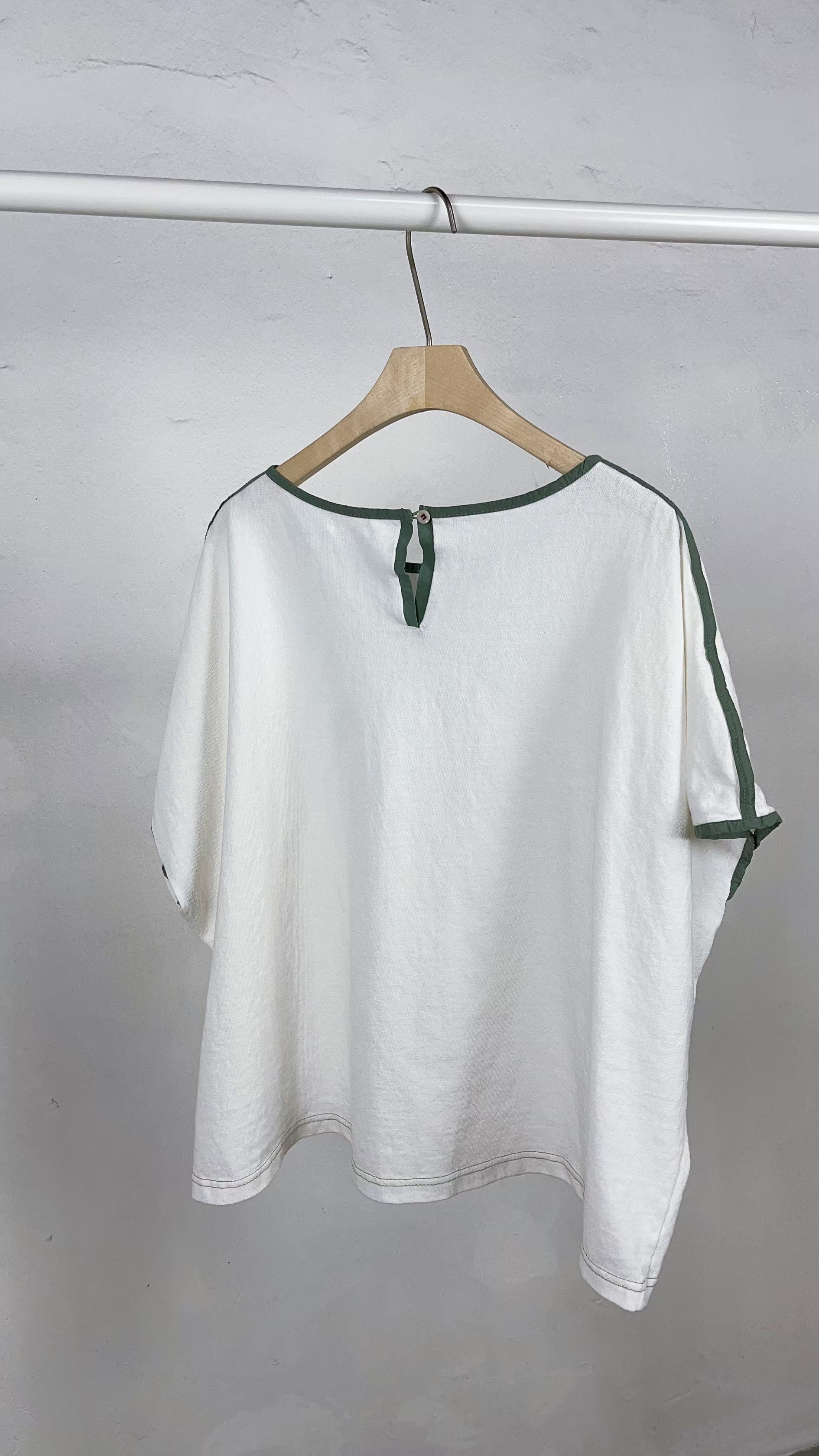 Korean Direct Delivery Contrast Piping Boxy Tee
