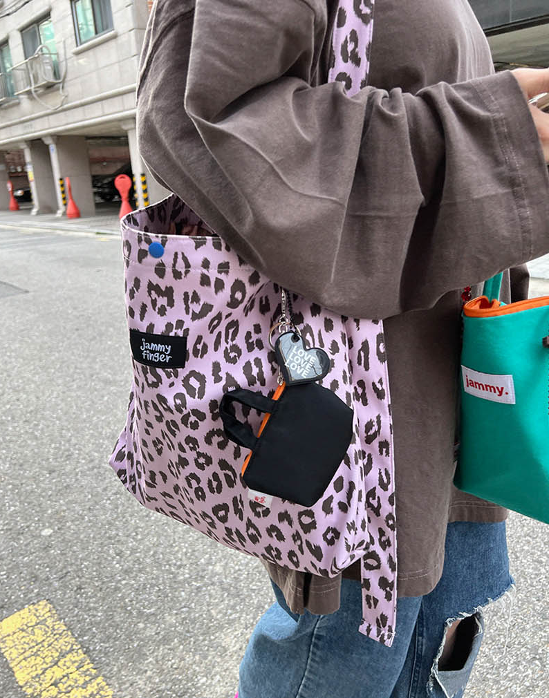 韓國直送Jammyfinger Leopard Tumbler Cross Bag