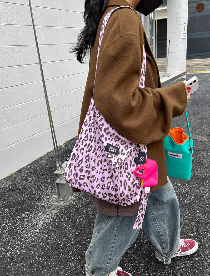 韓國直送Jammyfinger Leopard Tumbler Cross Bag