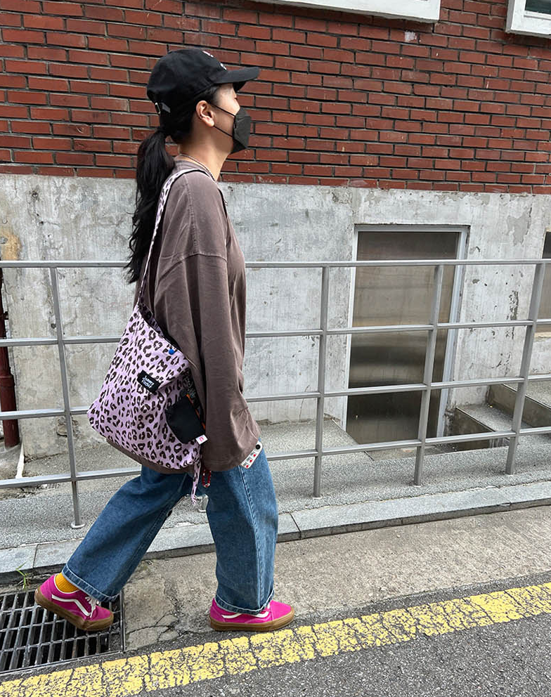 韓國直送Jammyfinger Leopard Tumbler Cross Bag