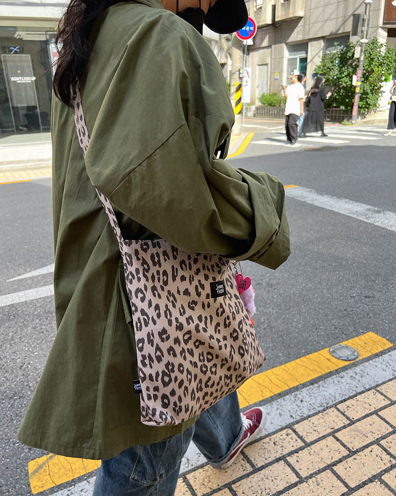 韓國直送Jammyfinger Leopard Tumbler Cross Bag