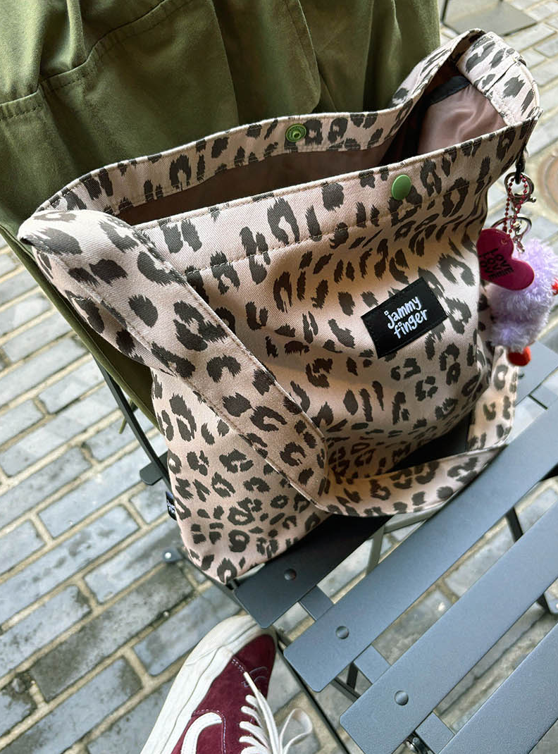 韓國直送Jammyfinger Leopard Tumbler Cross Bag