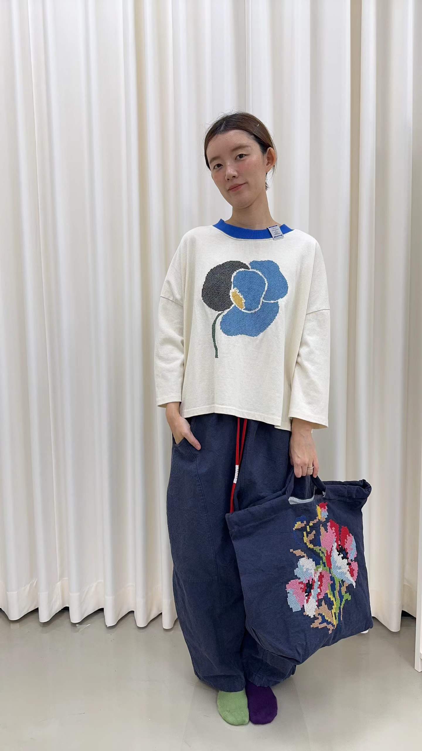 韓國直送Retro Floral Drop-Shoulder Tee