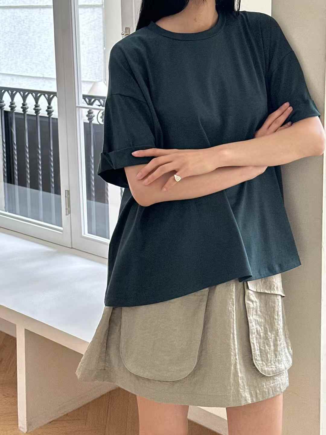 韓國直送Minimalist Drop-Shoulder Loose Tee