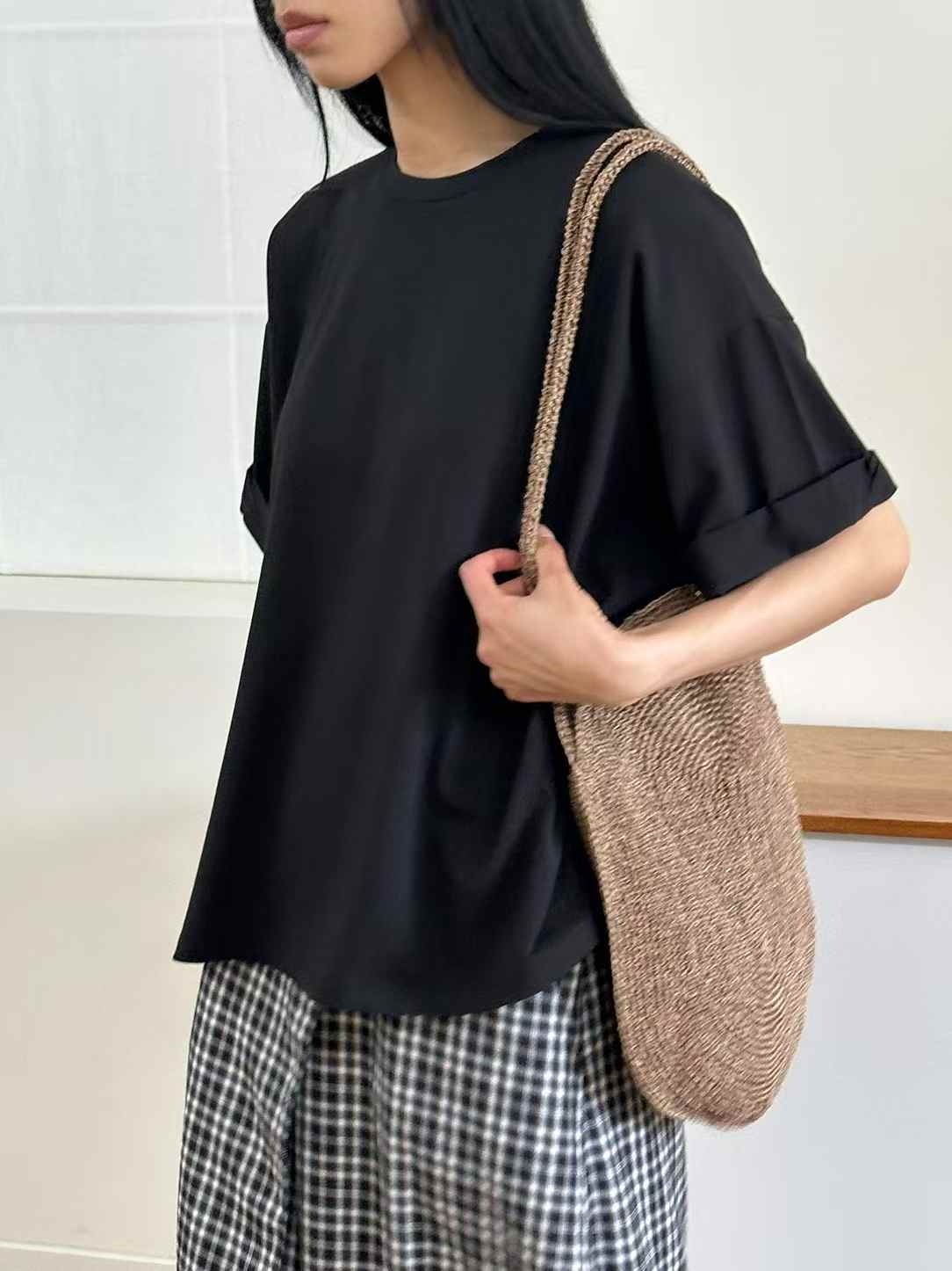 韓國直送Minimalist Drop-Shoulder Loose Tee