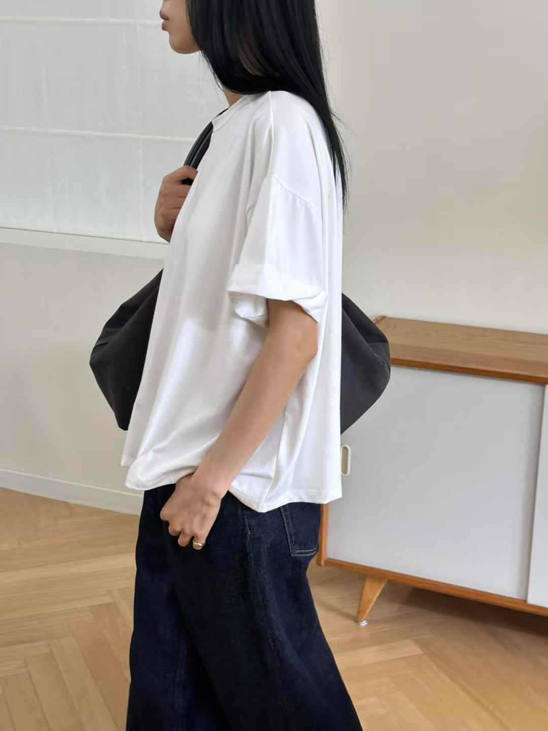韓國直送Minimalist Drop-Shoulder Loose Tee