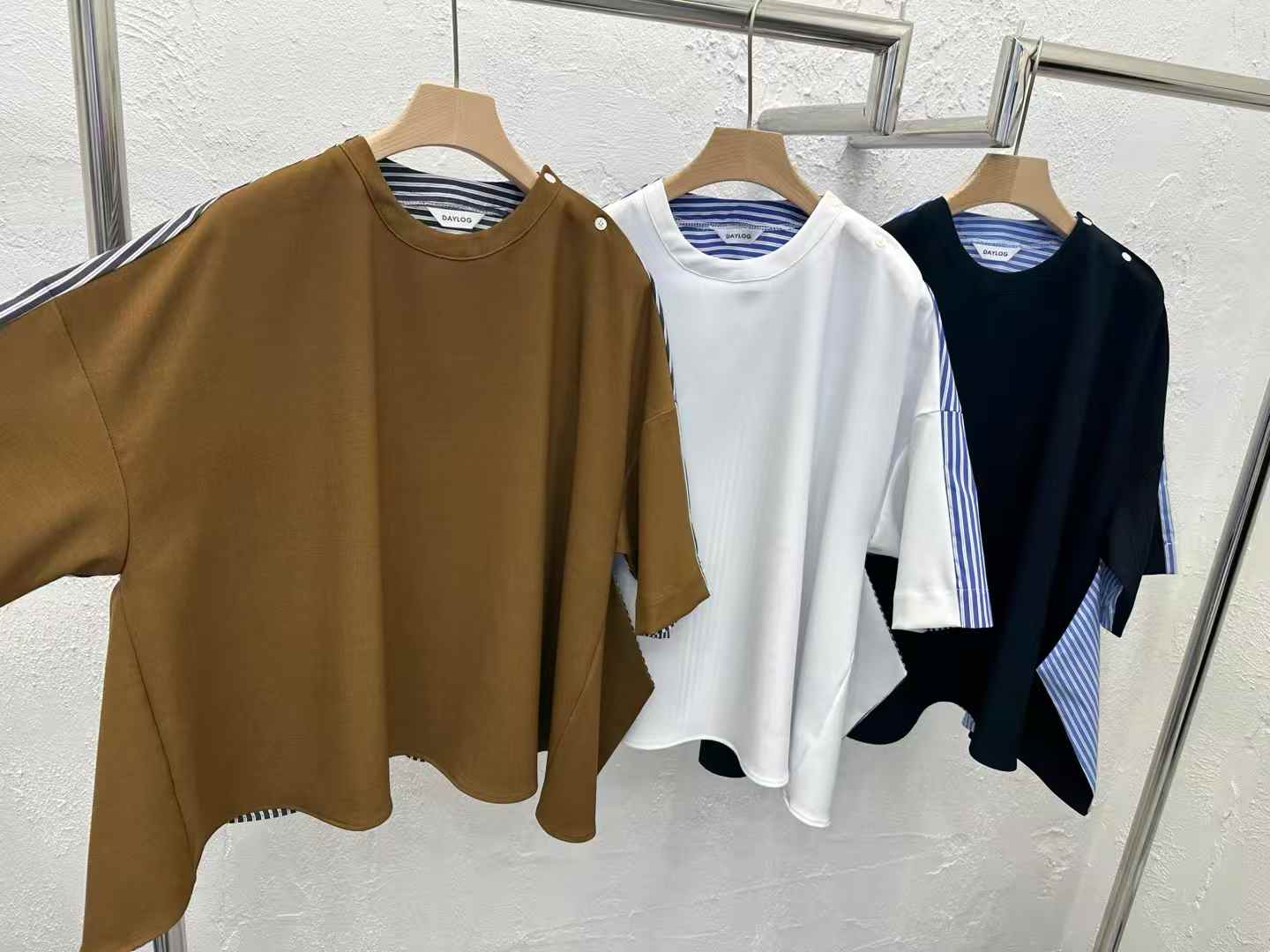 韓國直送Stripe Splice Shoulder-Button Tee