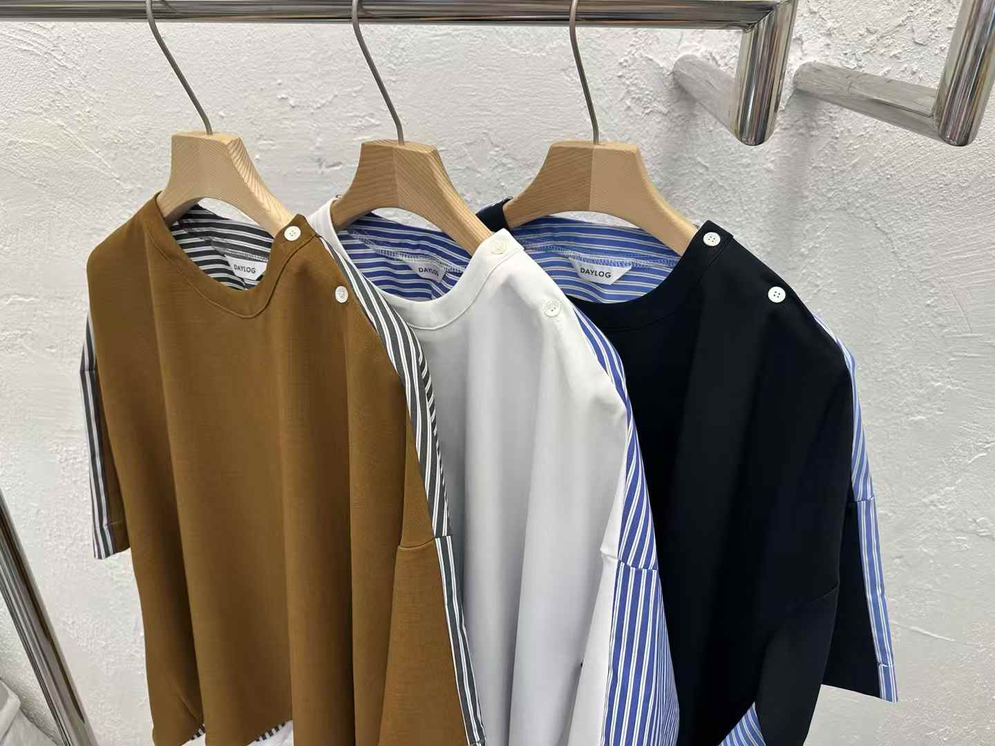 韓國直送Stripe Splice Shoulder-Button Tee
