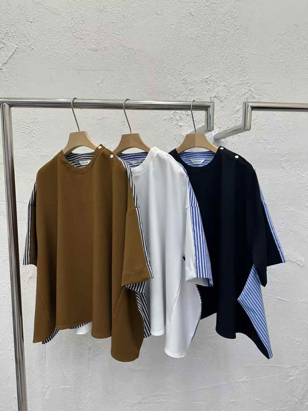 韓國直送Stripe Splice Shoulder-Button Tee