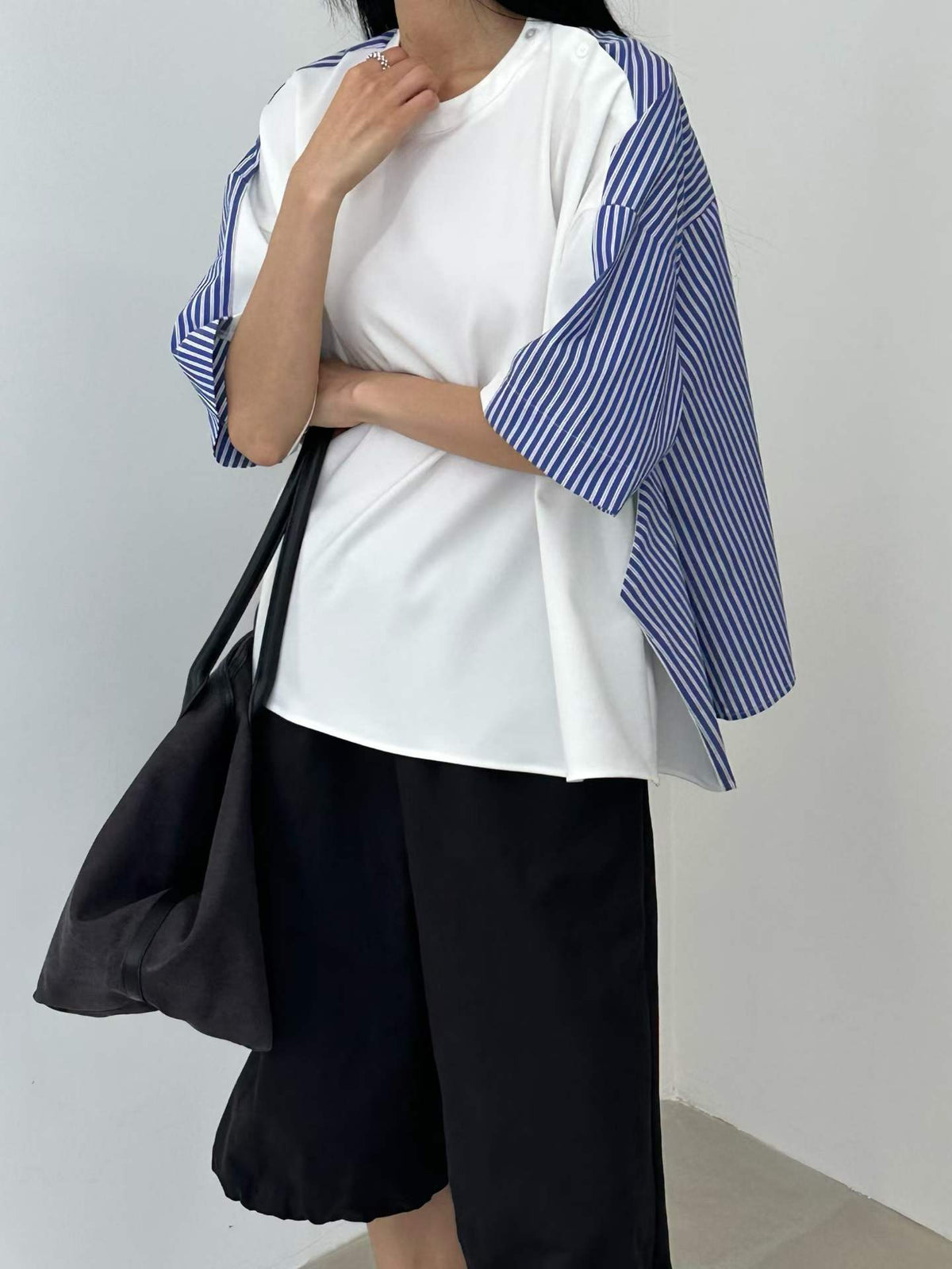 韓國直送Stripe Splice Shoulder-Button Tee