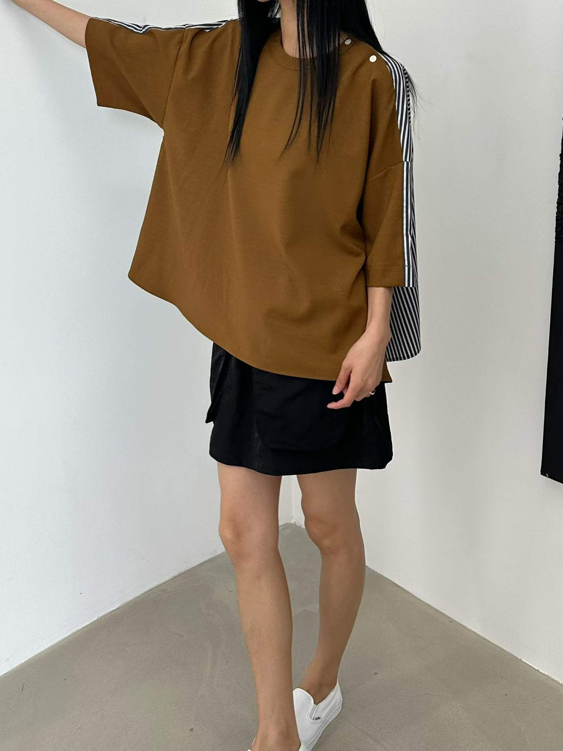 韓國直送Stripe Splice Shoulder-Button Tee