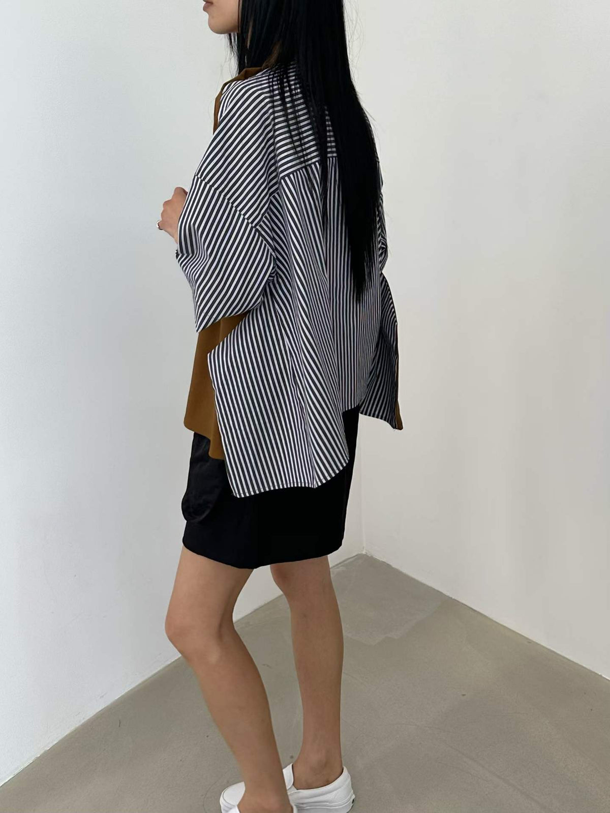 韓國直送Stripe Splice Shoulder-Button Tee