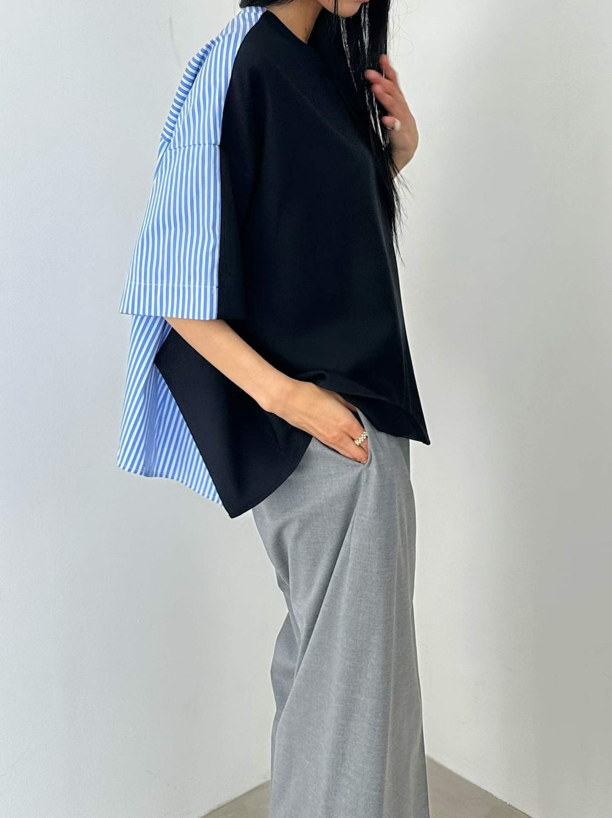 韓國直送Stripe Splice Shoulder-Button Tee