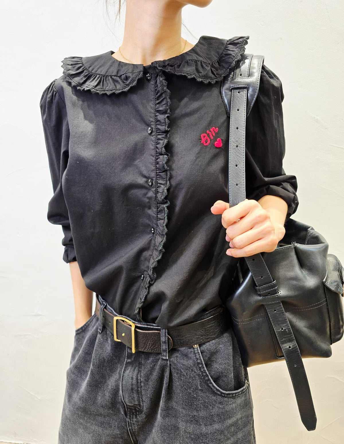 韓國直送Amour Ruffled Peter-Pan Shirt
