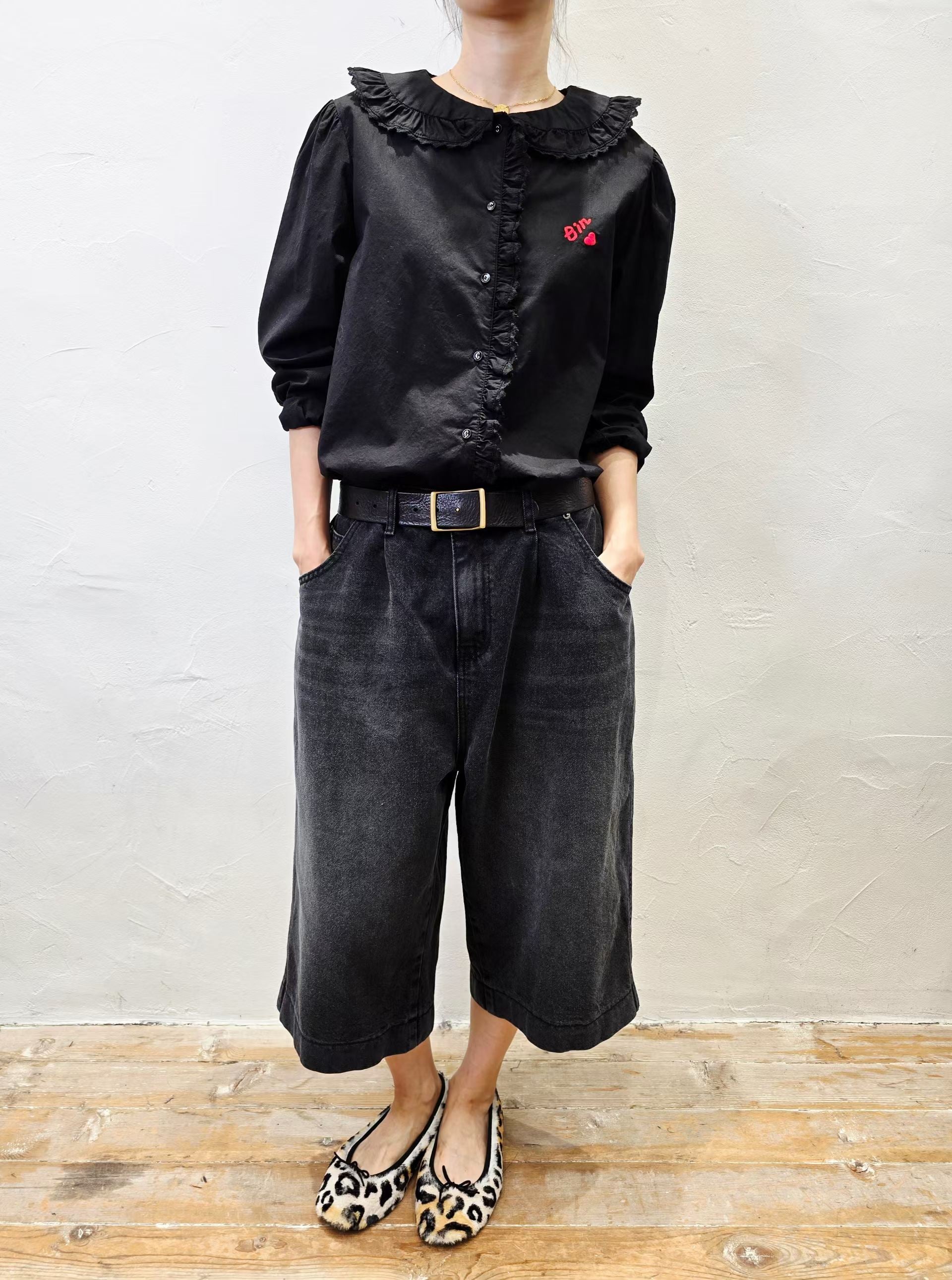 韓國直送Amour Ruffled Peter-Pan Shirt