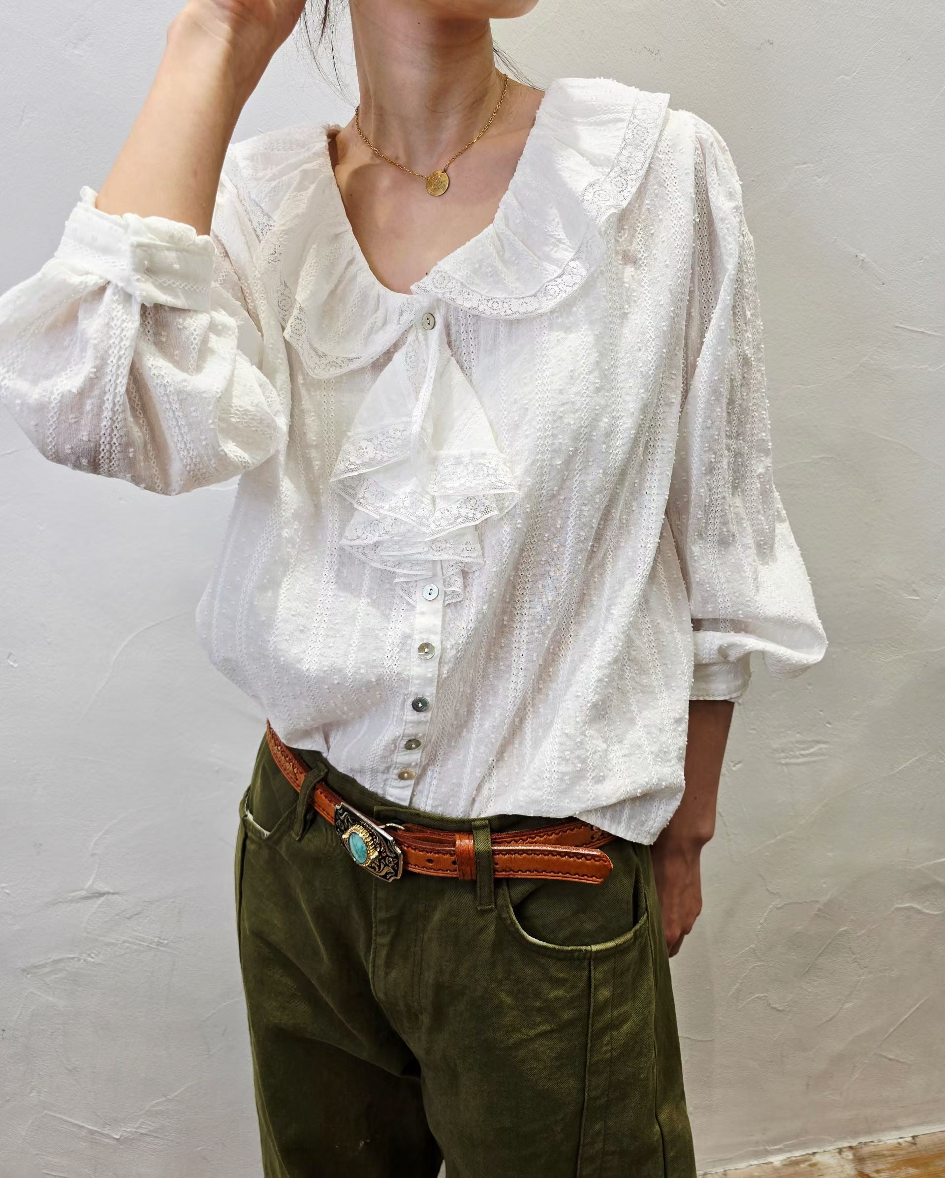 韓國直送Antique Romantic Dobby Dot Shirt