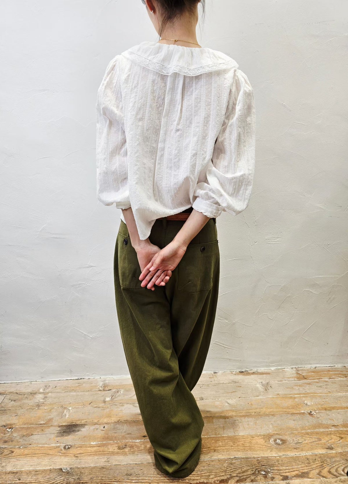 韓國直送Antique Romantic Dobby Dot Shirt