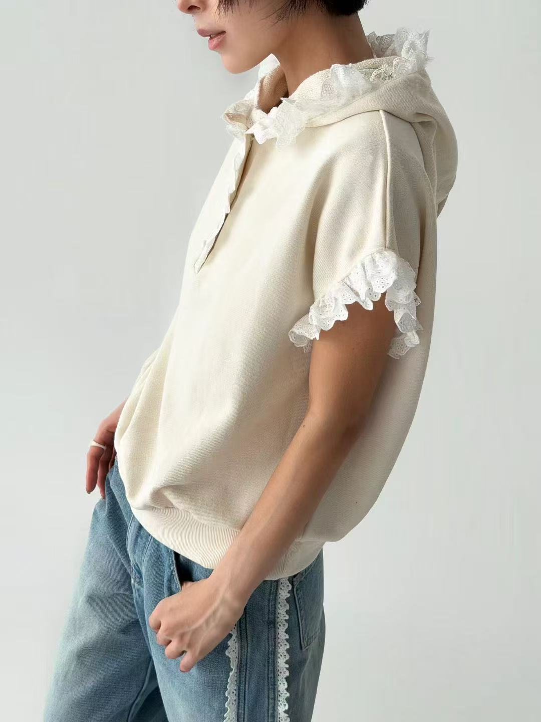 韓國直送Lovely Lace Button Top - HLY &amp; CHOCCICO