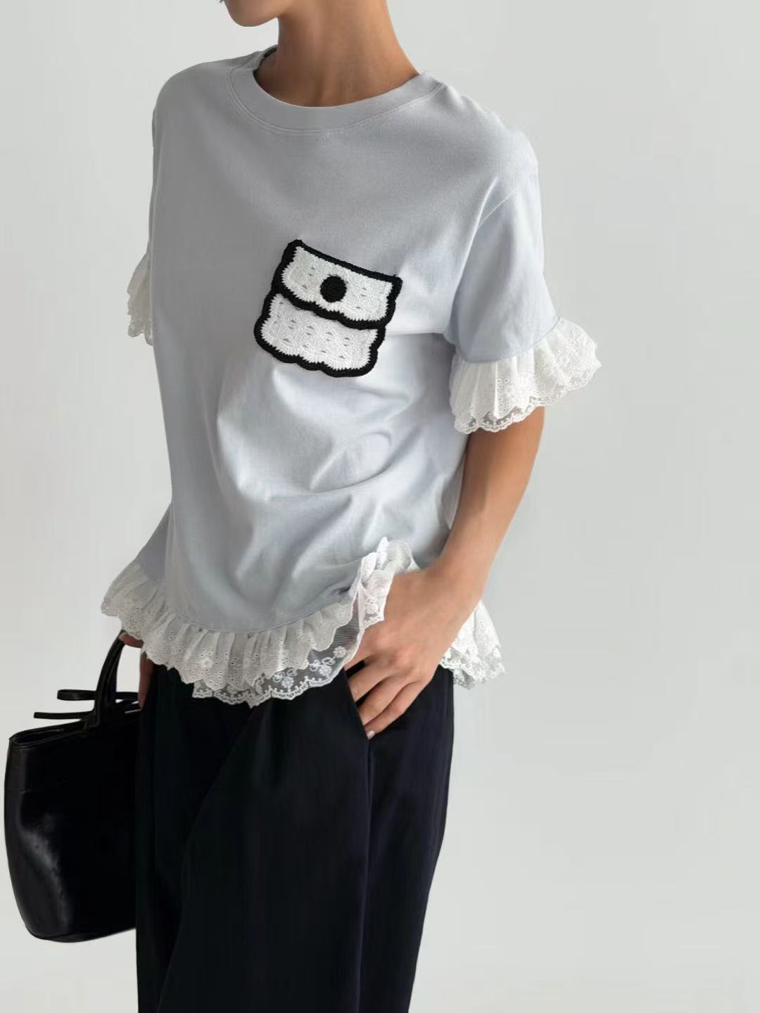 韓國直送Crochet pocket Tee - HLY &amp; CHOCCICO