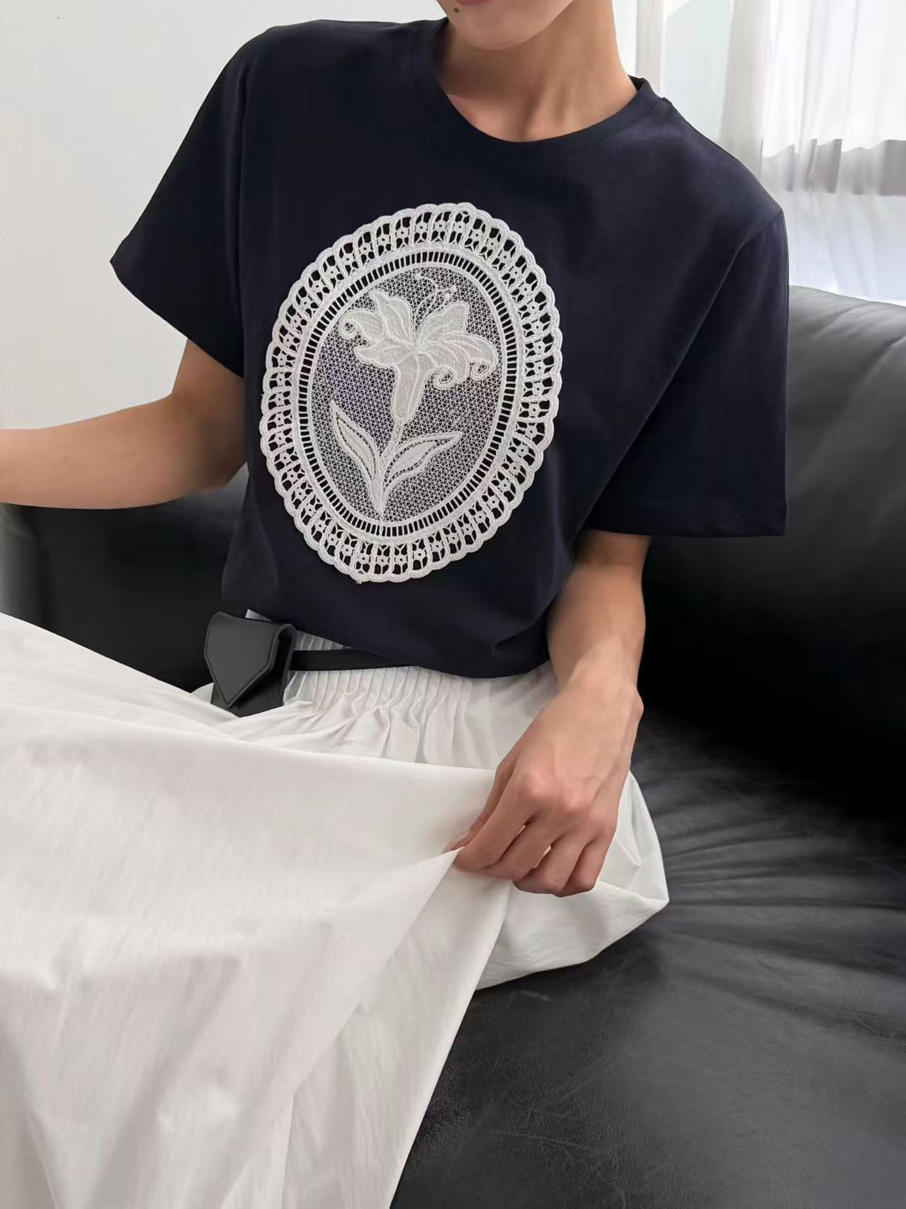 🇰🇷韓國直送🇰🇷 MARIE  "ENHANCE" Collar Embroidery Tee