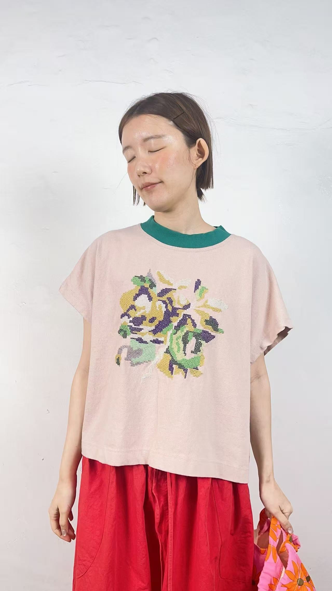 韓國直送Vintage Bloom Embroidered Tee