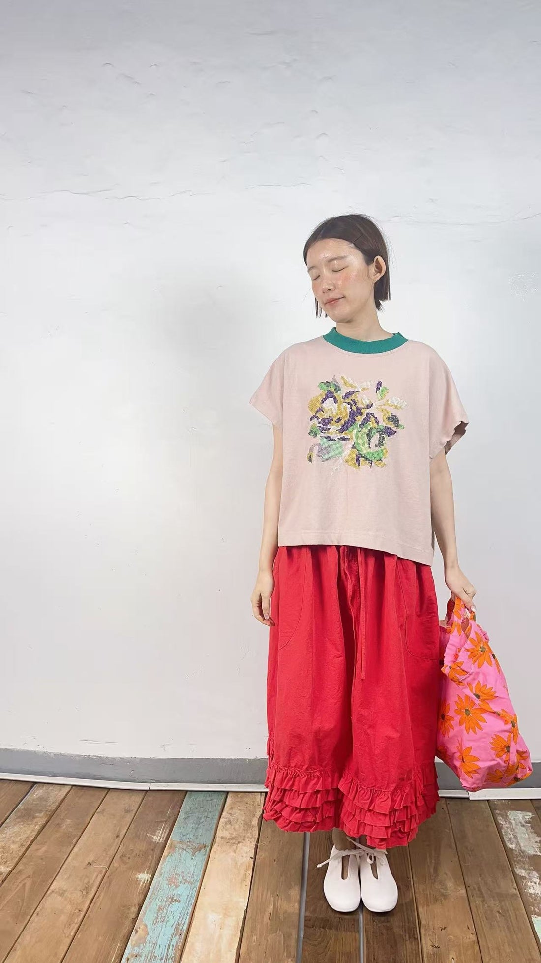 韓國直送Vintage Bloom Embroidered Tee