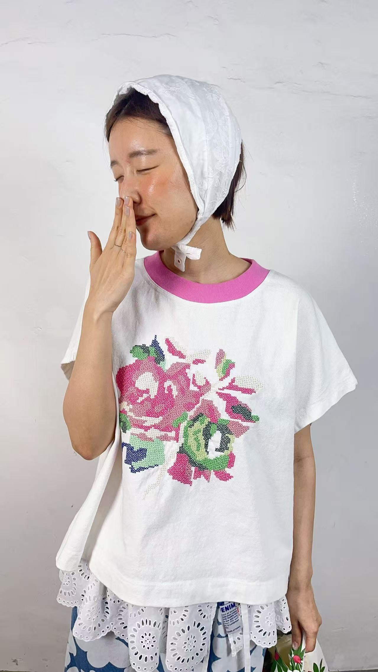 韓國直送Vintage Bloom Embroidered Tee