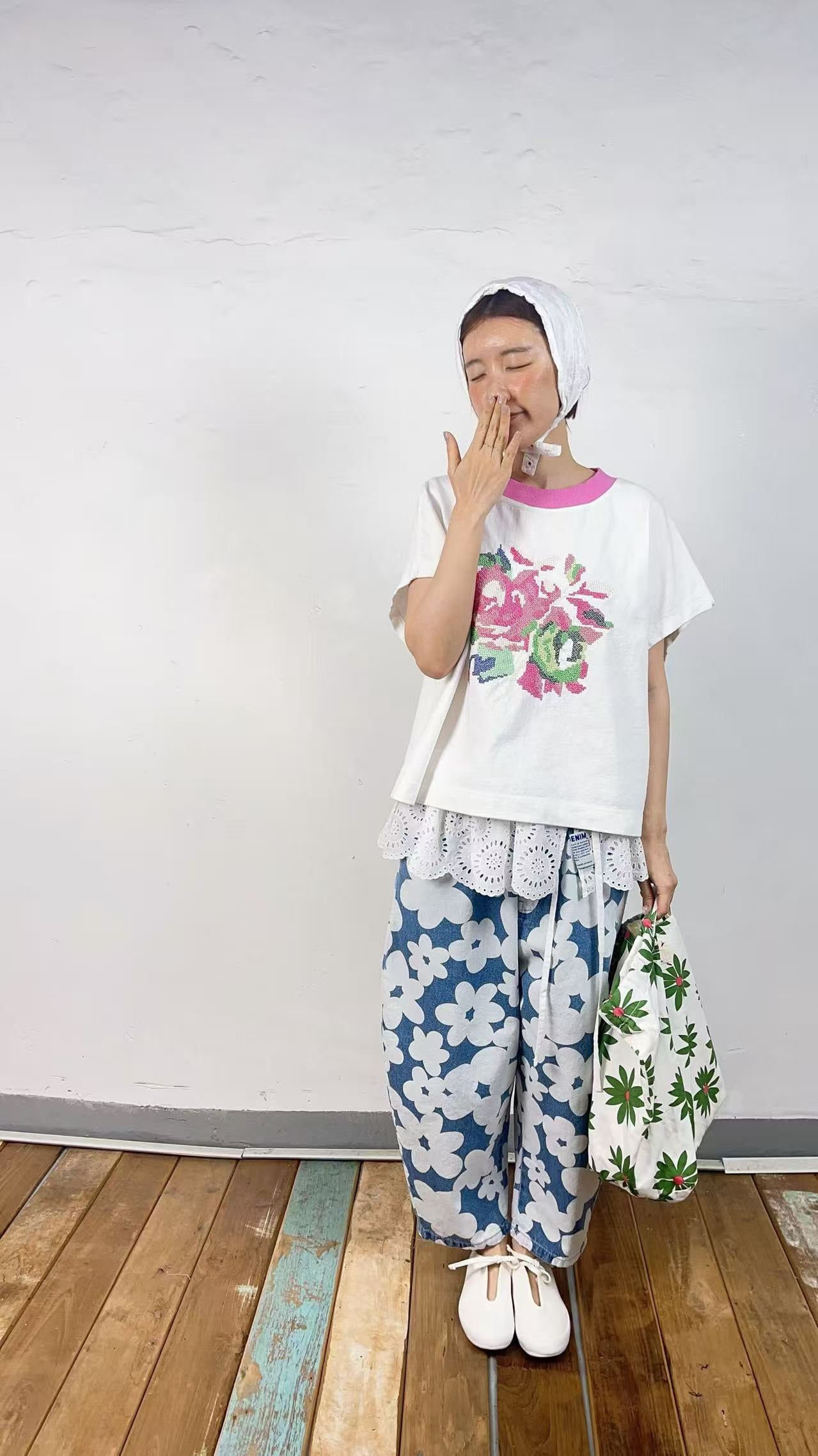 韓國直送Vintage Bloom Embroidered Tee