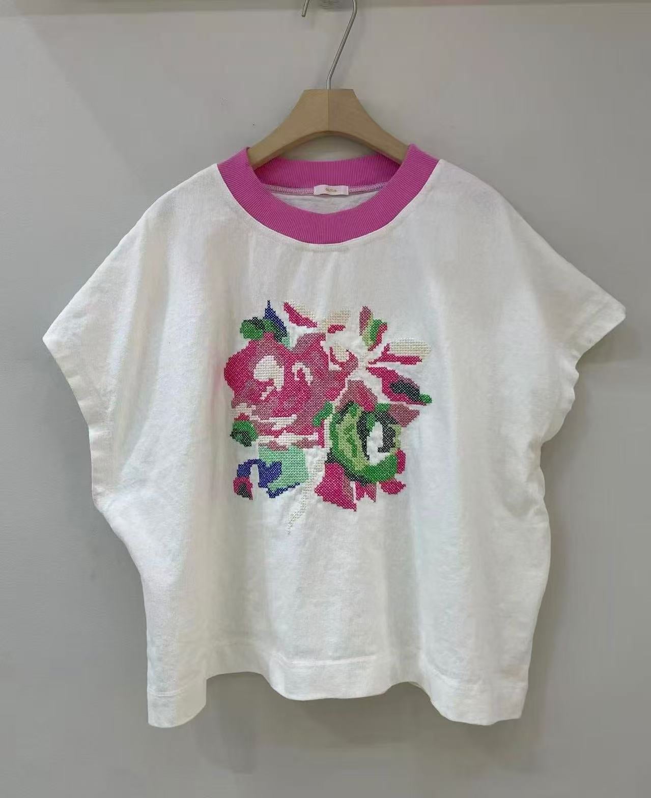 韓國直送Vintage Bloom Embroidered Tee
