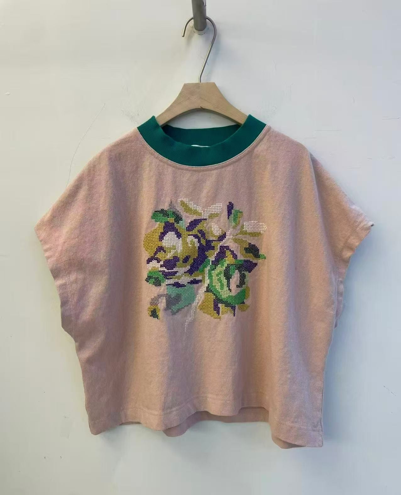 韓國直送Vintage Bloom Embroidered Tee
