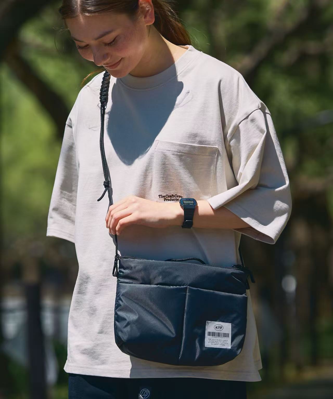 日本直送 KiU Multi-Pocket Soft Puffy Sacoche Bag  (限量版)