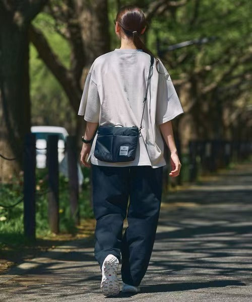 日本直送 KiU Multi-Pocket Soft Puffy Sacoche Bag  (限量版)