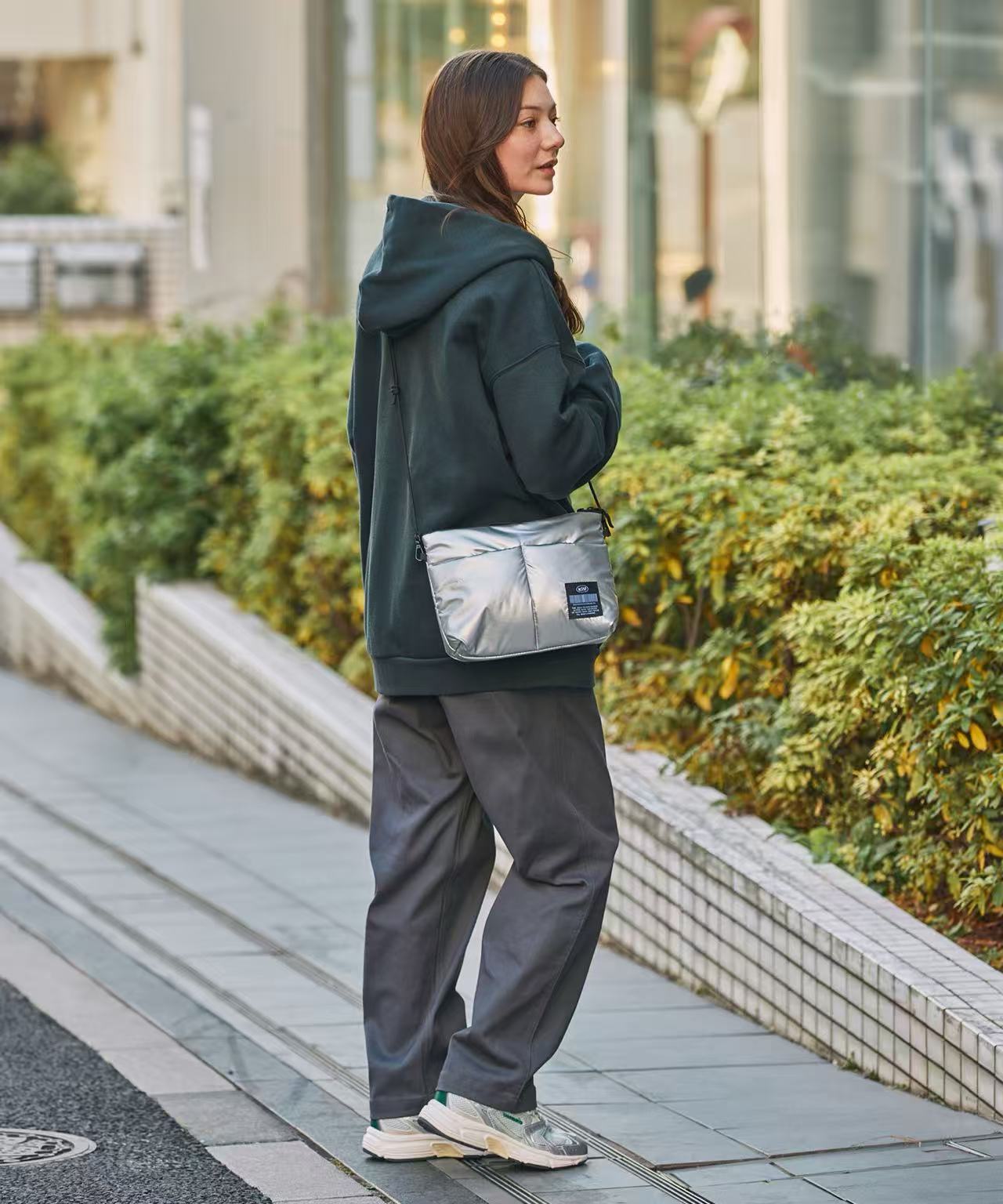 日本直送 KiU Multi-Pocket Soft Puffy Sacoche Bag  (限量版)