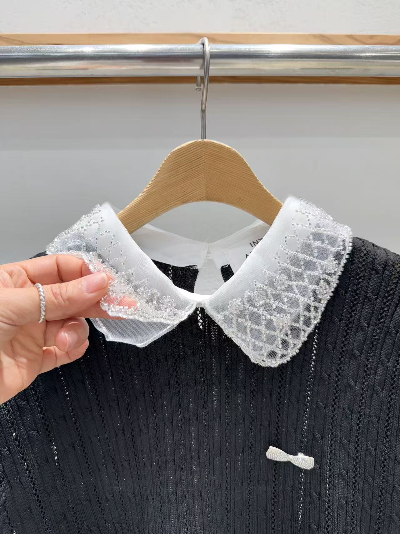 韓國直送Chloe Lace-Collar Cable Top