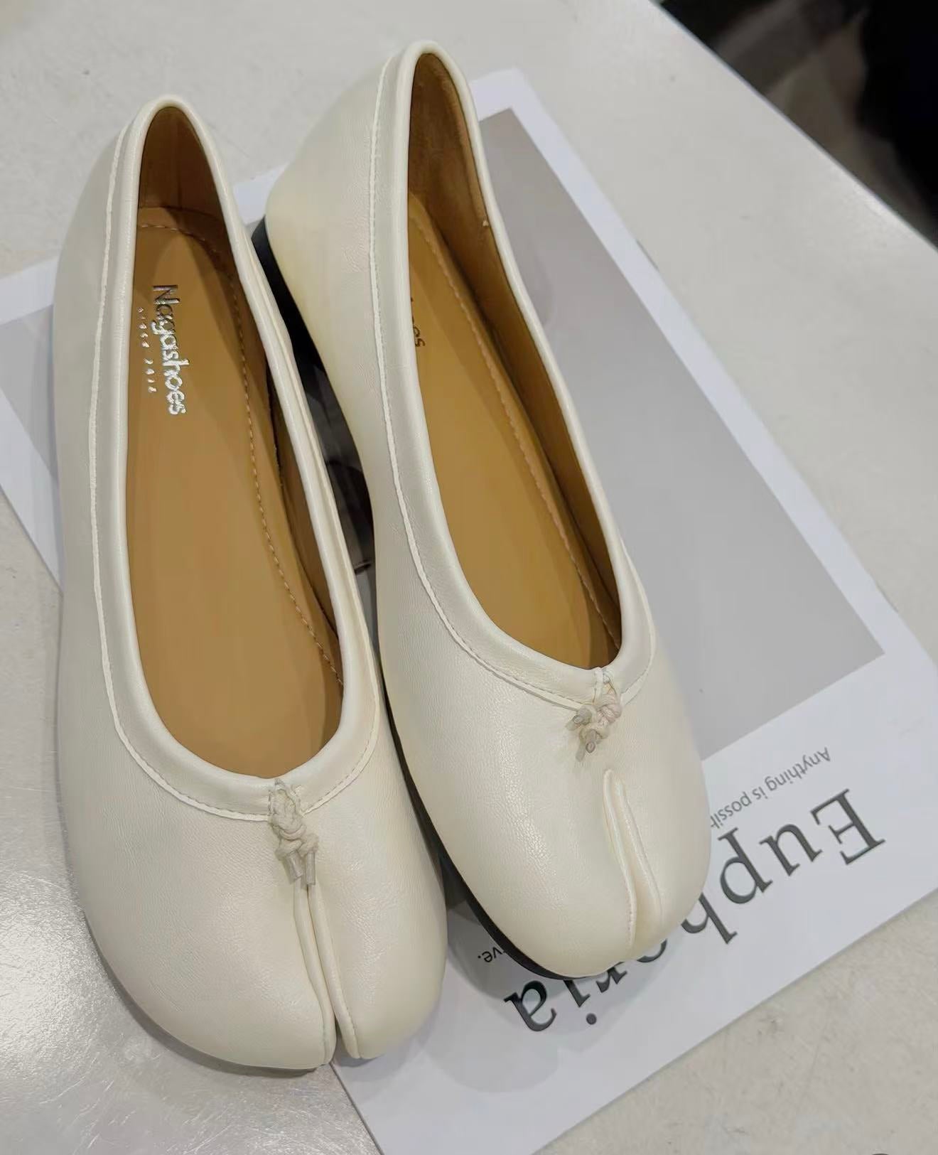 Tabi-style Plain Doll Shoes